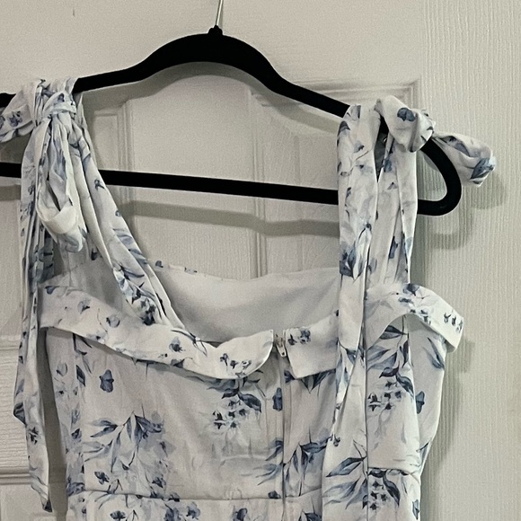 Brand new and never worn. Doesn’t not fit. Beautiful dress. - Picture 7 of 7